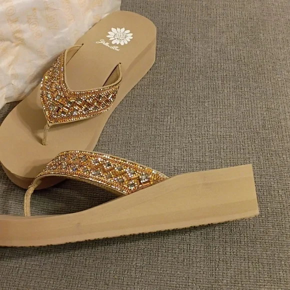 NEW Yellow Box Selma Flip Flops 8M - Picture 2 of 6